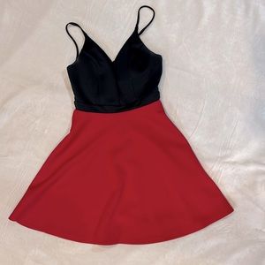 Speechless black and red dress with adjustable straps and pockets. Zip closure